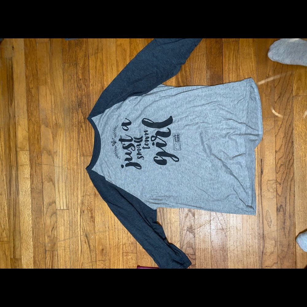 Small town girl quarter sleeve tee